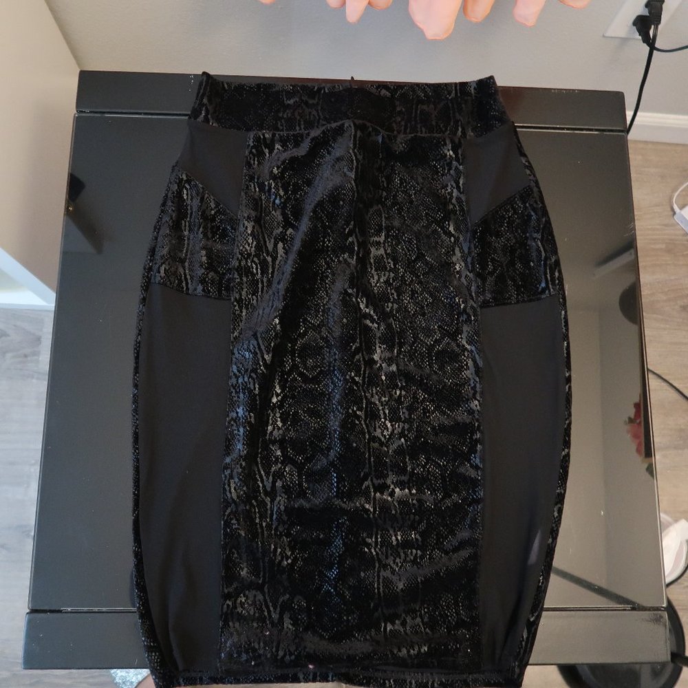 BLACK SNAKE PRINT SKIRT